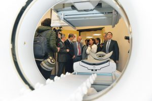 Leaders from ISMETT and the Region of Sicily view the hospital's new imaging laboratory.